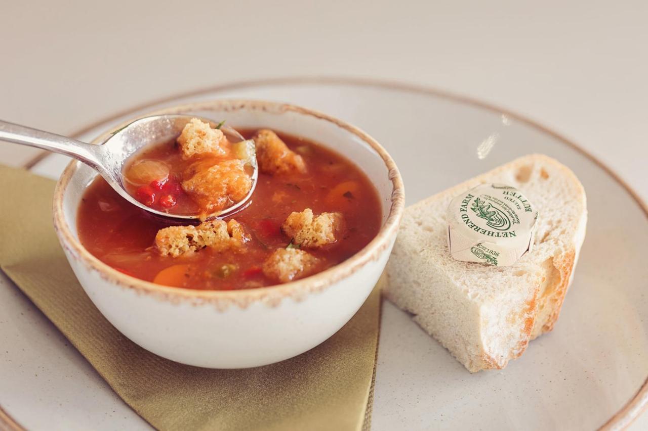 Longlands Inn & Cottages カーンフォース エクステリア 写真 A bowl of soup with a bread roll