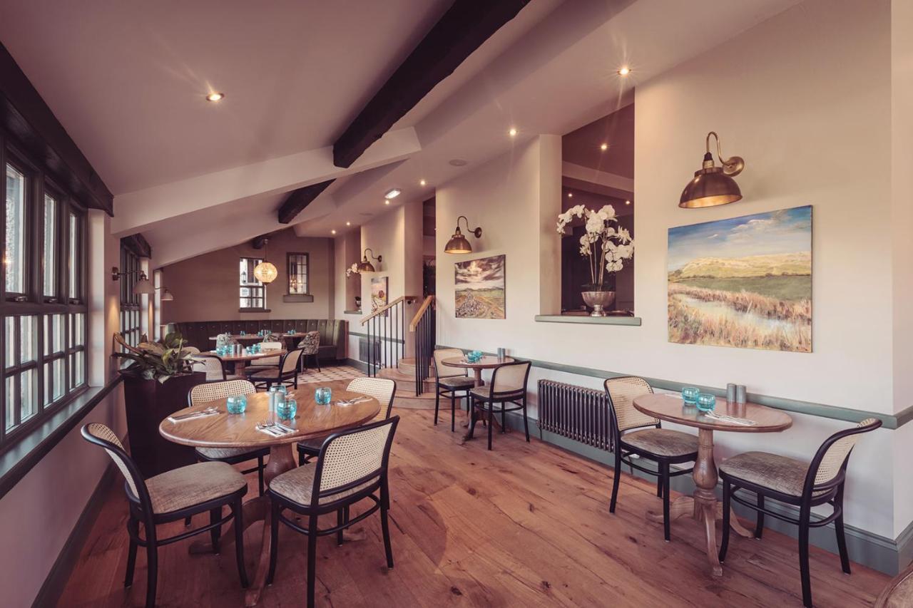 Longlands Inn & Cottages カーンフォース エクステリア 写真 The restaurant at The Old Ship Hotel