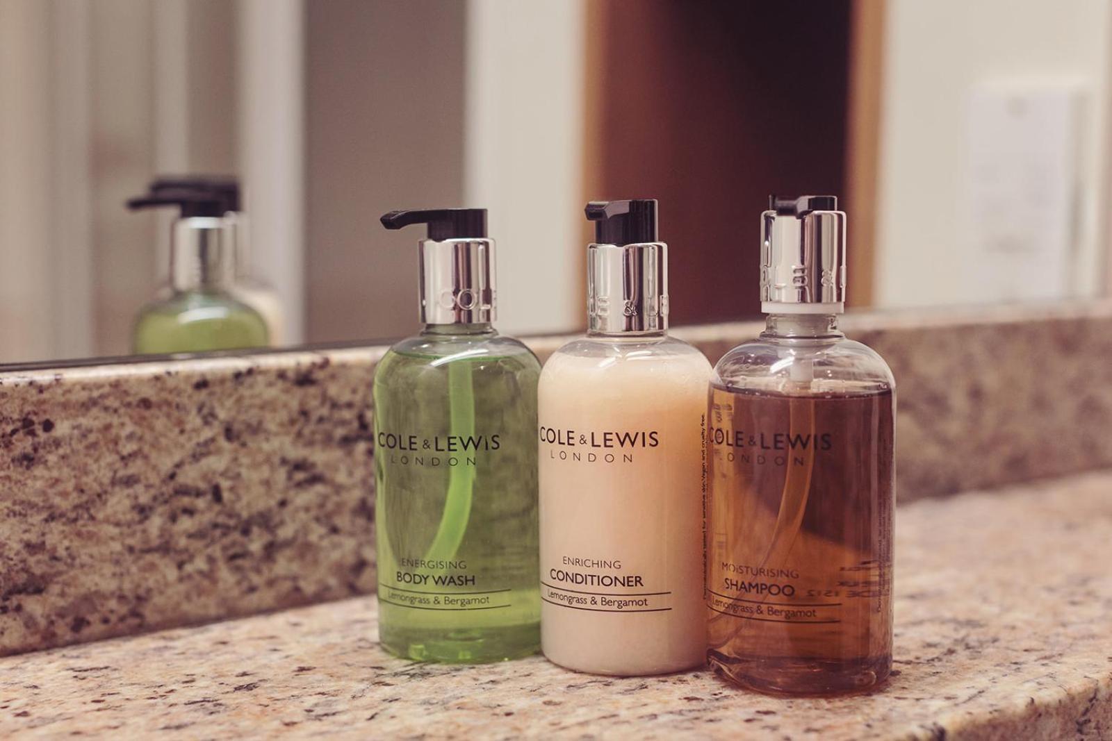 Longlands Inn & Cottages カーンフォース エクステリア 写真 Soap, shampoo and body wash