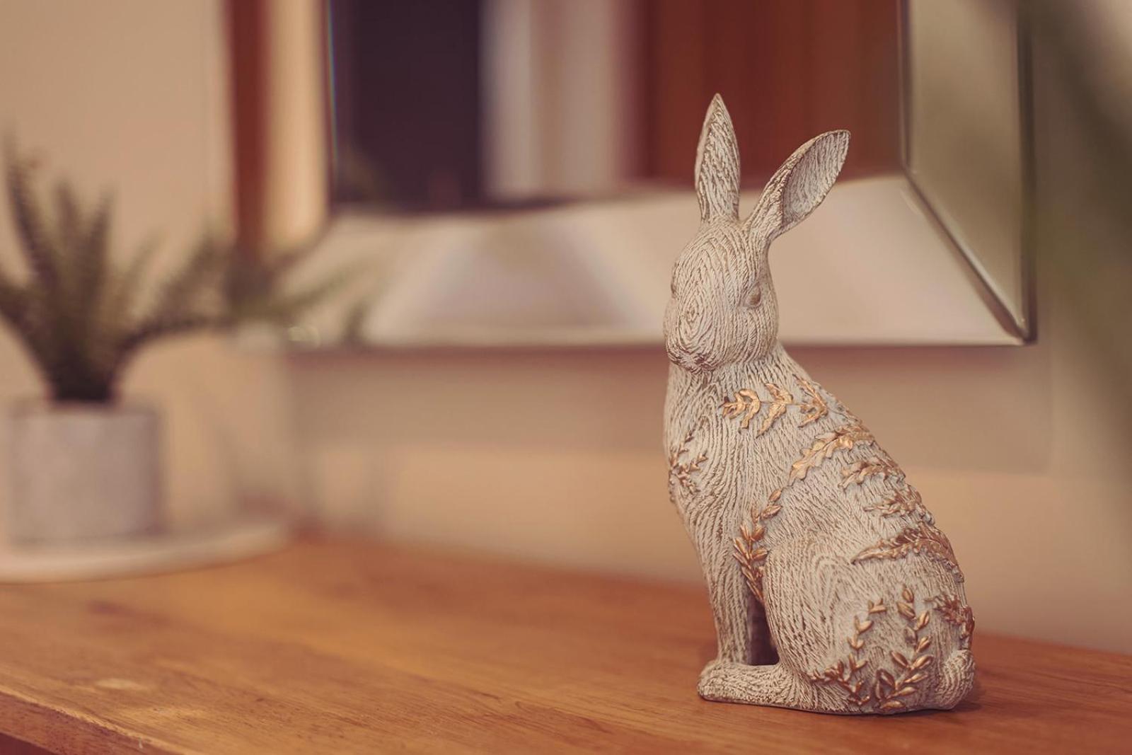 Longlands Inn & Cottages カーンフォース エクステリア 写真 A rabbit figurine
