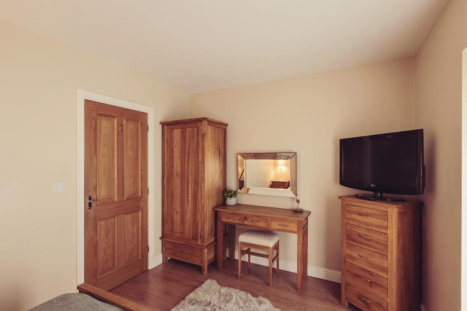 Longlands Inn & Cottages カーンフォース エクステリア 写真 Oak bedroom furniture