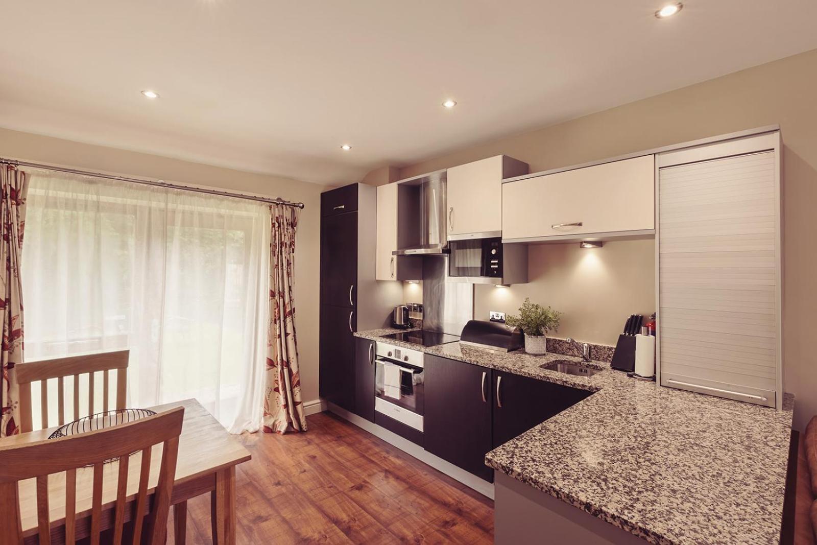 Longlands Inn & Cottages カーンフォース エクステリア 写真 A modern kitchen