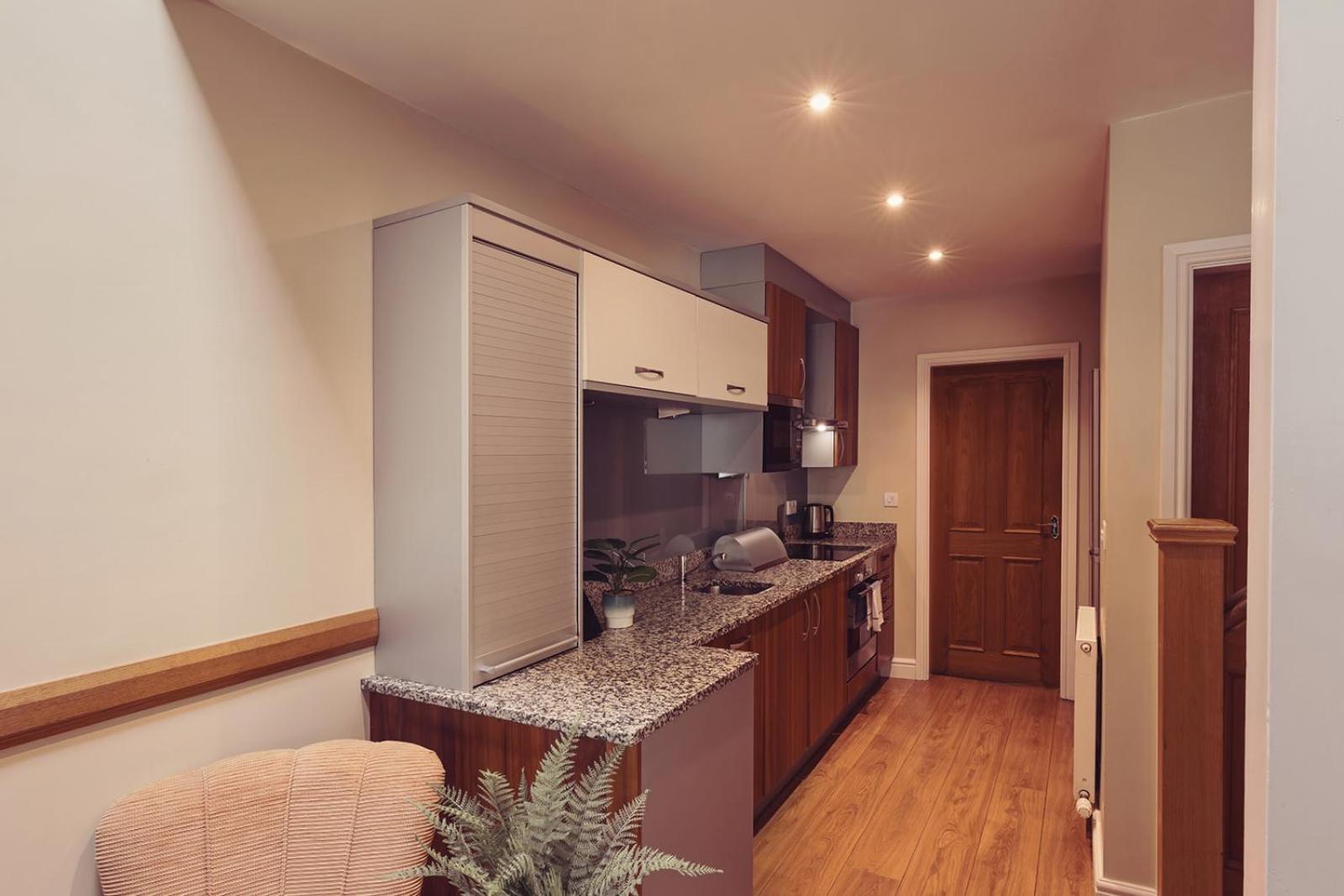 Longlands Inn & Cottages カーンフォース エクステリア 写真 A typical studio apartment