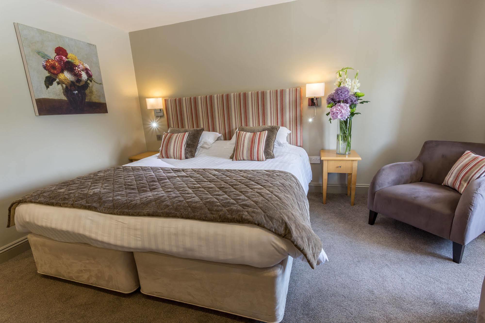 Longlands Inn & Cottages カーンフォース エクステリア 写真 A bedroom at the hotel